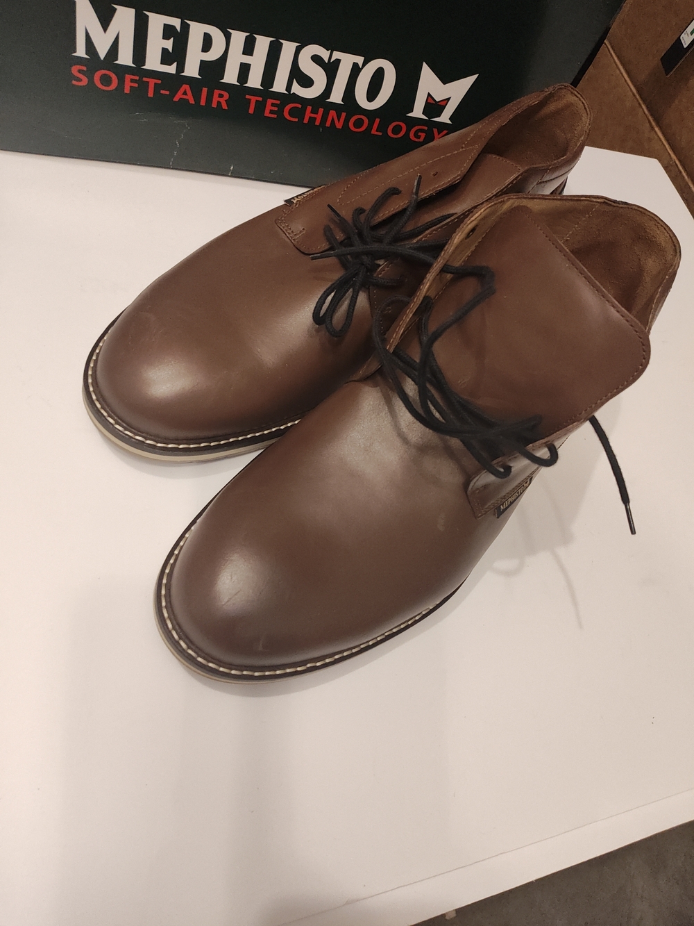 Mephisto Men’s Brown Leather Chukka Boots with Black Laces - Picture 2 of 16